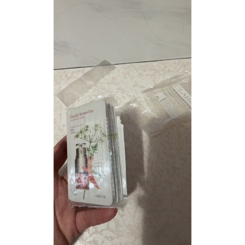★依寶小舖★【CLARINS 克蘭詩】 黃金亮眼萃0.9ML*15包