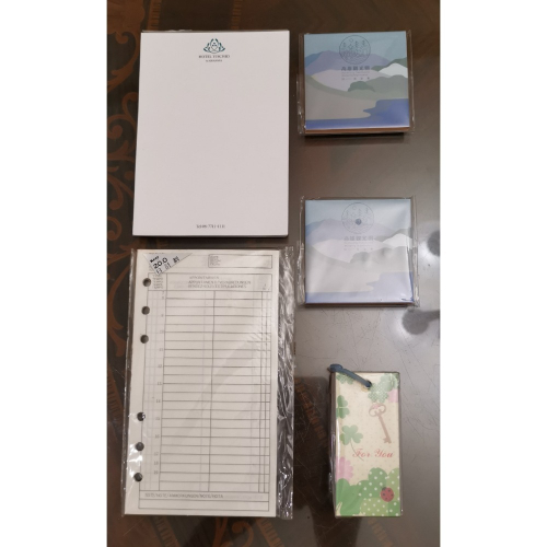 五樣商品一起賣，高雄觀光圈便利貼+六孔日計劃表格+生字卡+便條紙