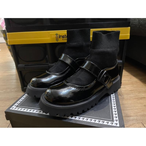 ［全新］冬季保暖短靴黑色品牌女鞋漆皮靴子圓頭內裏加絨松糕底厚底瑪麗珍彈力麂皮襪靴39號韓系女團 new jeans