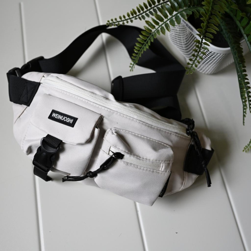 二手近全新米白色胸包斜背包中性款男生包包女生包包腰胸包