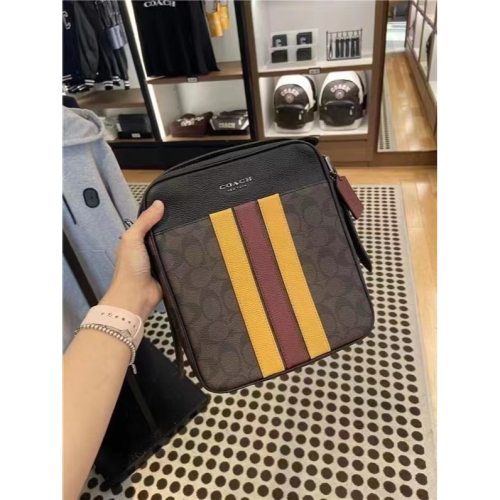 （momo shop）Coach 蔻馳 新款 老花 男包VARSITY條紋HUDSON 21號斜挎包單肩包 單肩包