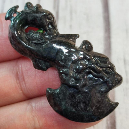 ?龍鳳斧?天然緬甸玉A貨翡翠-黑烏雞 雙面精雕 龍鳳斧頭 現貨特價烏雞翡翠【92jade 就愛翡翠】
