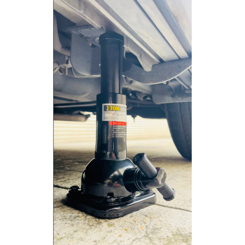 【LiCH】A211 車泊車身穩定神器 2T迷你千斤頂 獨家手轉桿設計 免工具快速升降 螺桿傳動久用不會跑位 含警示木牌