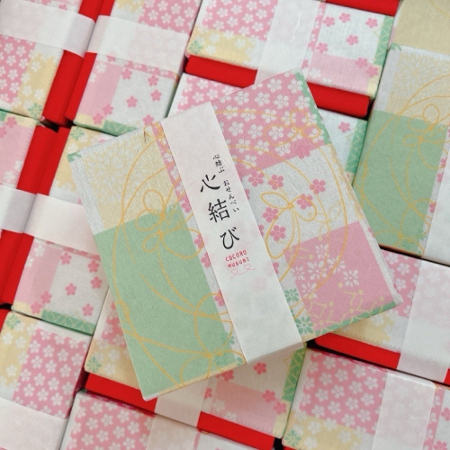 ?現貨 現貨（新年禮盒）-?? 京都百年老店保津川あられ本舖 心結愛心仙貝禮盒 約30袋