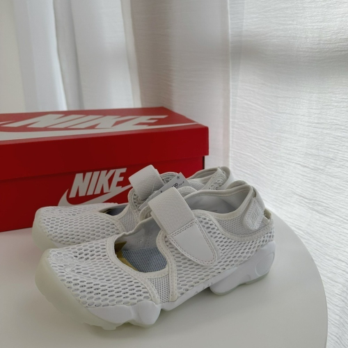 (小瑕疵出清) Nike AIR RIFT 忍者鞋 / 斜盒壓損 白色23 (NO.11)