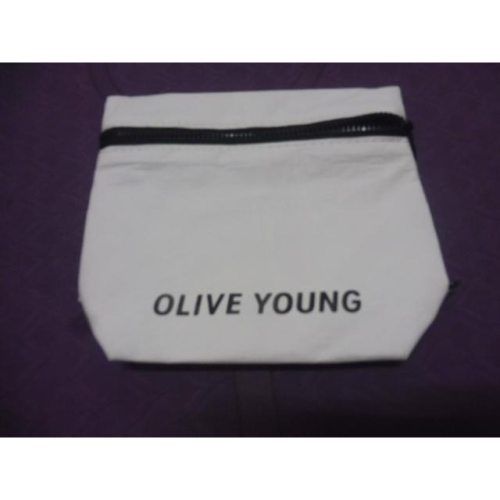 Olive young 化妝包