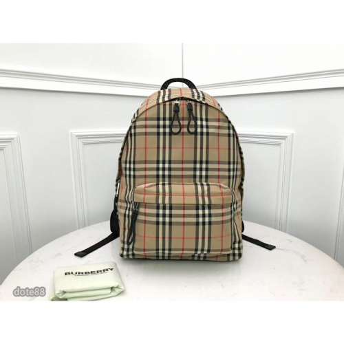 Burberry巴寶莉尼龍雙肩包背包裝潢Vintage復古格紋搭配平滑皮革邊飾肩背帶飾有Burberry字母