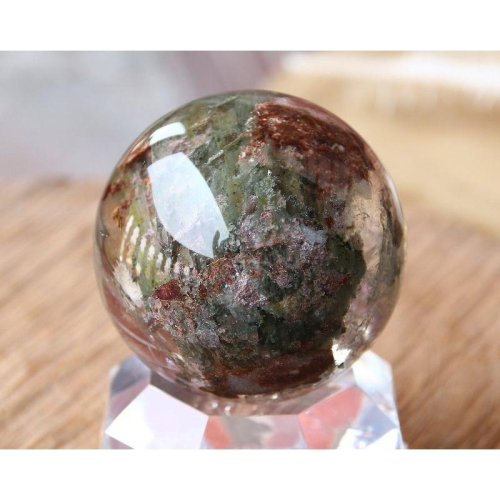 近玻璃體清透、天然意象綠幽靈多彩幽靈水晶球，直徑42mm，重103克-湧翠坊天然水晶