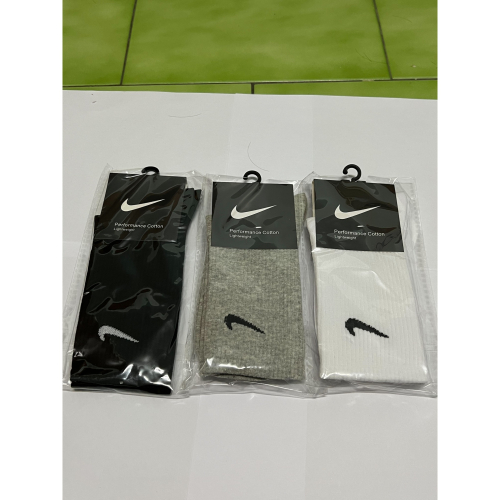 Nike 襪子 黑色 白色 灰色 三個一組 全新 限量商品