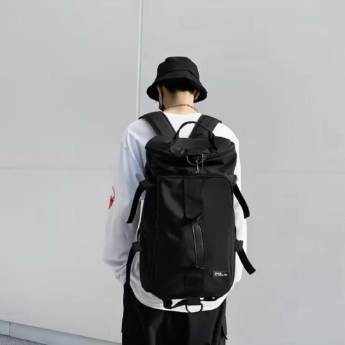 轉賣黑色旅行背包客廉航後背包旅行包包大容量可放電腦收假軍人大包包登機後背包桶狀大包包背包客