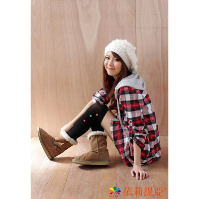 【蛋黃襪舖】Amiss 女神款/天鵝絨/鈕扣/造型/膝上襪/彈性/柔軟/舒適/細緻/流行/俏皮/可愛/百搭/2721-4