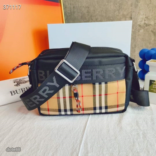 Burberry巴寶莉字母格子帆布相機包斜挎包高品質眼鏡鑰匙錢包大容量包包香水通通放裡面情人節生日禮物運動 逛街簡約
