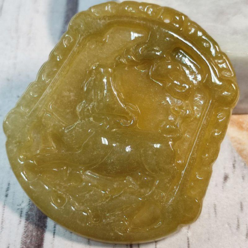 ?牛轉乾坤?天然緬甸玉A貨翡翠-黃翡 精雕 牛 玉牌 附證書 現貨實拍優惠特價【92jade 遇見善緣】