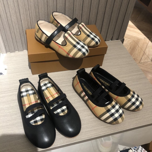 Burberry 女童娃娃鞋 皮鞋 包鞋 休閒正式都好搭經典格紋 好氣質 送人自用兩相宜❤️