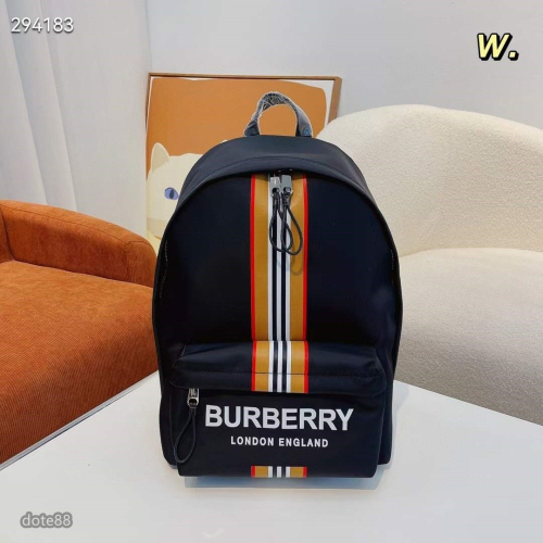 Burberry巴寶莉“The Rucksack軍旅背包雙肩包以標誌性Burberry Trench風衣的獨創面料