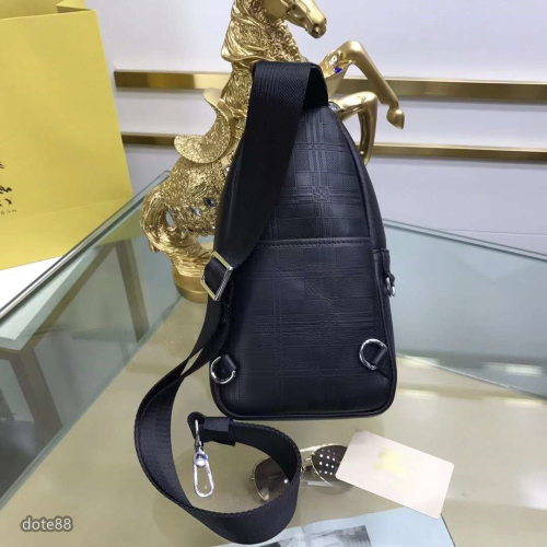Burberry巴寶莉進口頭層牛皮經典格子紋柔軟舒適手感超好高品質五金特別有檔次單肩包