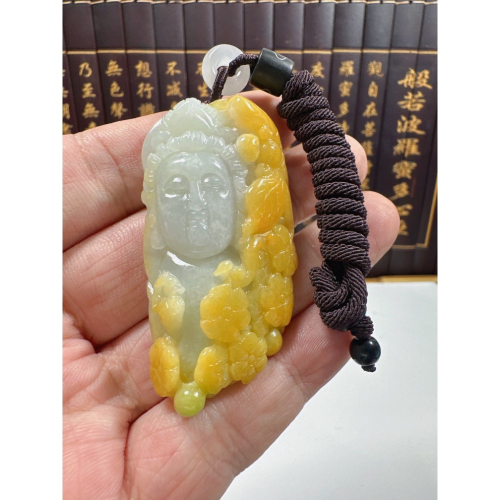 天然翡翠A貨-觀自在觀音幸福降臨立體手工雕掛件 商品編號：062401