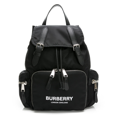 【BURBERRY 巴寶莉】 BURBERRY 尼龍翻釦束口厚背包 (黑) __DVSHOP 保證正貨 台灣現貨不用等