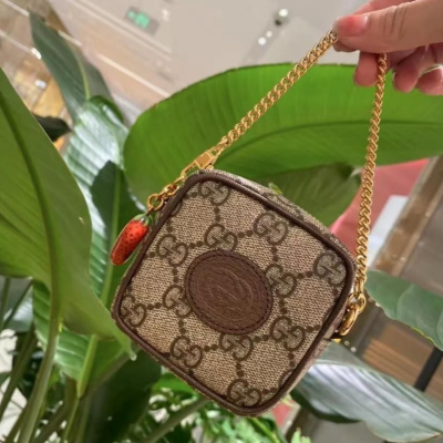 二手99新GUCCI/古馳 23新款 女士米色/烏木色帆布草莓拉鏈零錢包