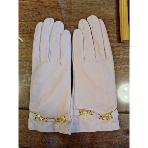 全新商品，義大利Sermoneta頂級小羊皮淺粉色女士手套，8號，有明顯壓痕和小污漬