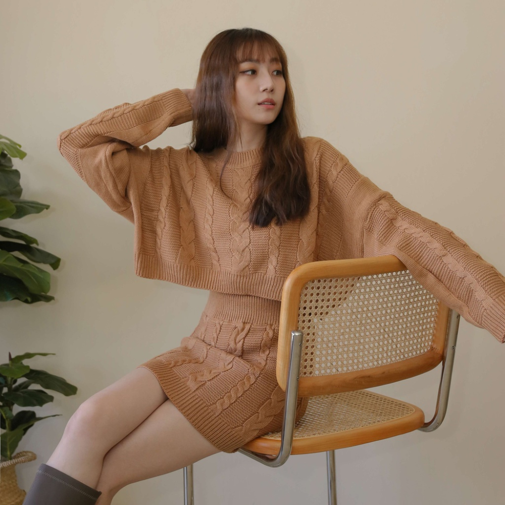 【Our Studio】秋冬小性感麻花短款上衣+高腰麻花包臀短裙 杏色 焦糖色(現貨)