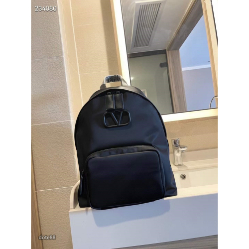 【Valentino】华伦天奴明星同款背包男女通用背包雙肩包耐磨耐用轻质而空间宽敞多功能简便实用轻便实用出門必備时尚
