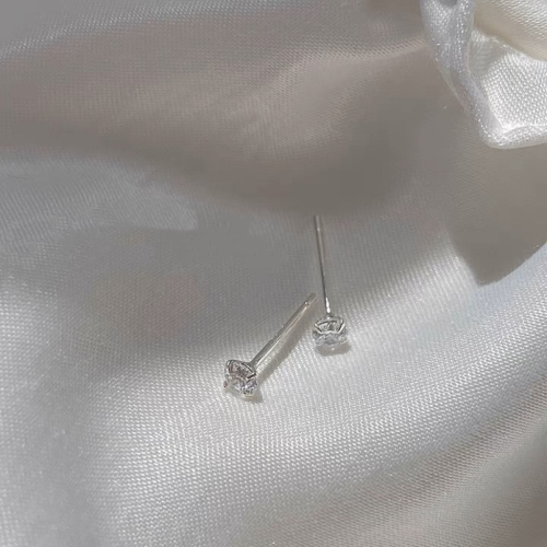 ?????? ??? ♡現貨♡防過敏純銀迷你小鑽耳環 養耳洞 睡覺不用摘 純銀耳骨釘