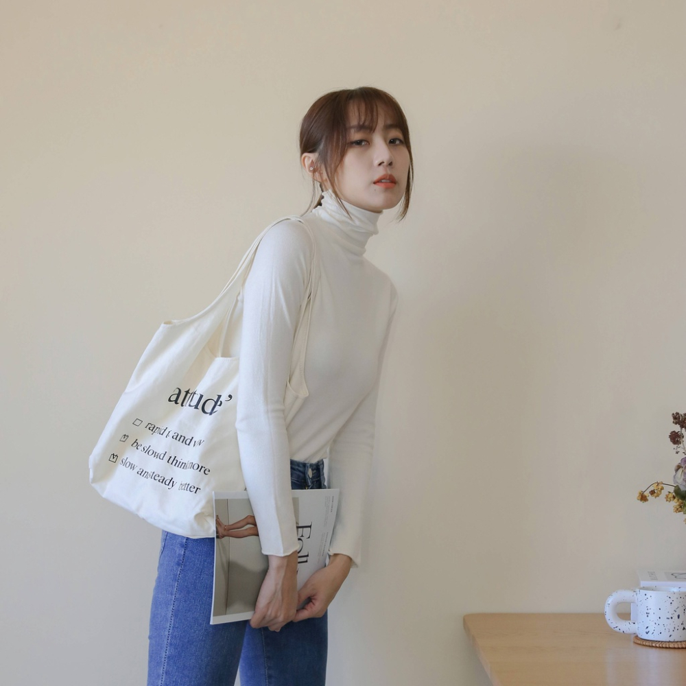 【Our Studio】慵懶柔軟高領捲邊內搭上衣 白色 杏色 黑色 咖啡色(現貨)