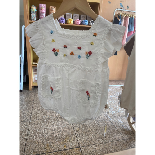 刺繡包屁衣