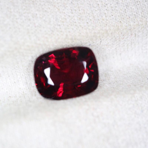 【艾爾莎寶石+】【附證】2.18ct 有夠紅！天然無燒緬甸 紅寶尖晶石Spinel 濃郁艷紅色 火光超強