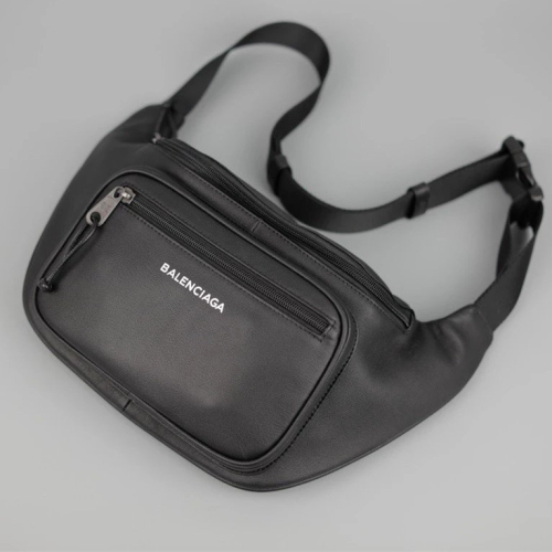 Balenciaga背包 巴黎世家胸包 男女通用胸包 字母包 黑色真皮皮質背包 牛皮腰包 時尚休閒包 運動包 男生胸包