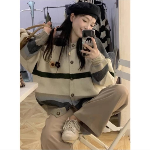 慵懶風條紋毛衣外套?