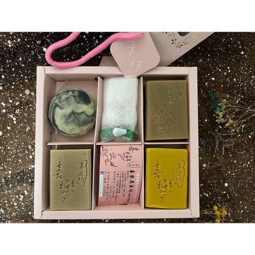 【喜樂美皂坊】雲林四寶禮盒｜內含胡蘿蔔皂、黑鑽酵素皂、山茶花芝麻髮皂、左手香舒緩修護皂