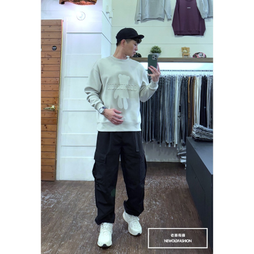 『新品上市』重磅影子小熊刷毛大學T-卡其(NOF2411m6058)
