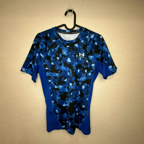 美國 UA 安德瑪 Under Armour 男款 短袖HeatGear印花壓縮緊身運動上衣 size M