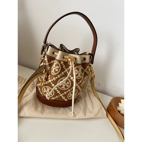 現貨? Tory burch t monogram raffia 經典 老花 草編 迷你 tb水桶包 tb水桶