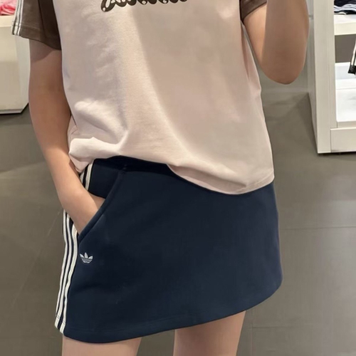 adidas 辣妹夏日剛需 A字版型 瞬間大長腿 三葉草運動超短裙子（防走光）