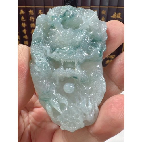 天然翡翠A貨-龍霸天下佛法無邊立體厚庄掛件 商品編號：071509
