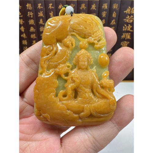 天然翡翠A貨-乘龍觀音立體厚庄掛件 商品編號：072301