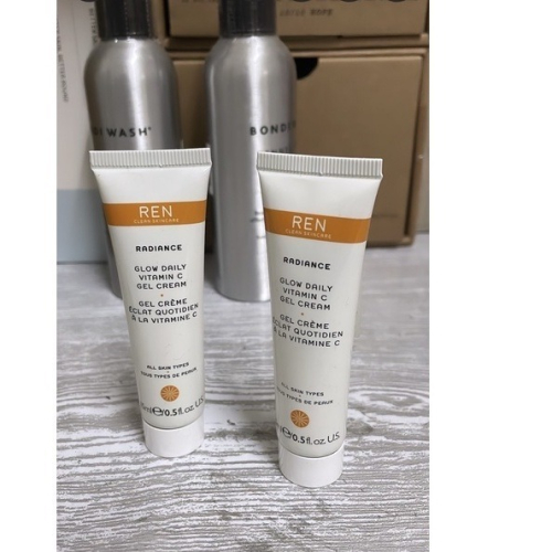 REN CLEAN SKINCARE 鮮果C亮顏保濕乳