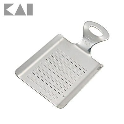 【嚴選SHOP】日本貝印KAI 不鏽鋼迷你磨泥器 寶寶副食品磨泥器 蘋果磨泥器 磨薑器 磨泥板 副食品器【DH7070】