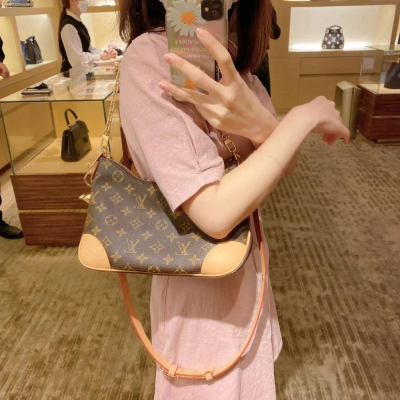 二手LV女包路易威登BOULOGNE牛角包腋下包斜挎單肩包M45832