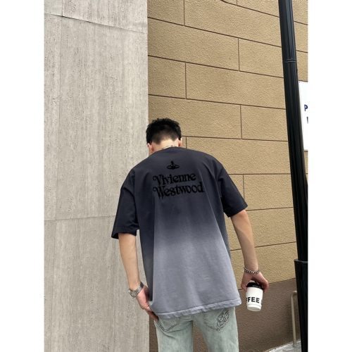 Vivienne Westwood 上衣 T恤 成品衣服做染色+吊染工序 使其呈現自然漸變的效果 前、後幅的logo圖案