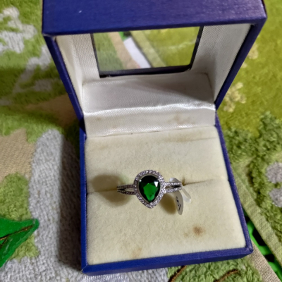 戒子 8號 綠色一個200，素面一個80，花性100