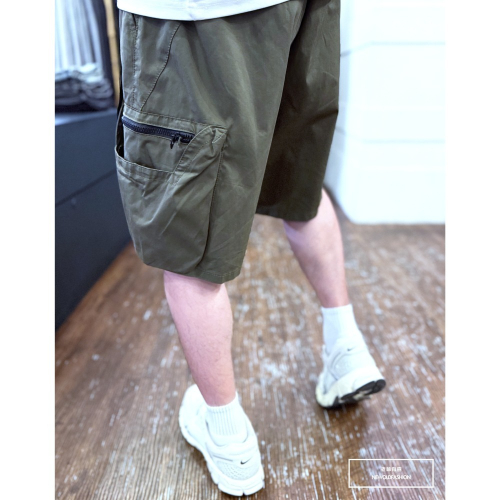 『新品上市』重磅黑拉鍊布標口袋工裝短褲(NOF25028302)-軍綠