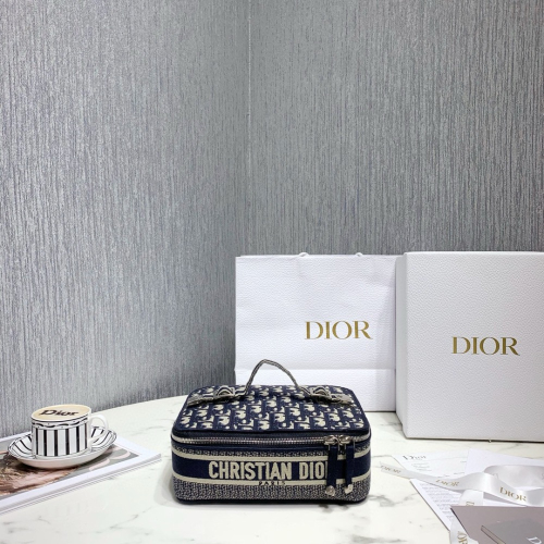 Dior͎.͎ Oblique老花化妝包/手拎包來 ?第一眼就淪陷，圓圓的包身太討喜了