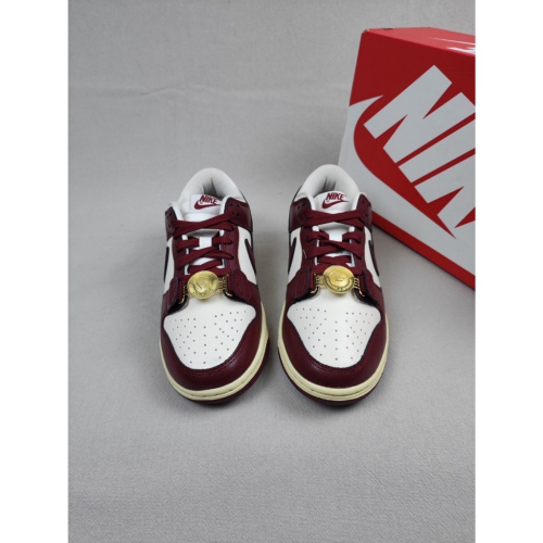 Nike Dunk Low ＂Just Do It＂ (W) 金牌酒紅 金屬 女鞋 DV1160-101