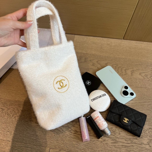 美品❤️Chanel 香奈兒 手提包 小包VIP限量積分贈品禮 便當袋 超软毛绒单肩包 白色可爱 手提收纳袋托特包 方便