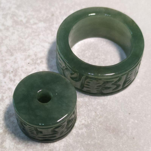 ?二件套?天然緬甸玉 A貨翡翠-冰油青 六字箴言 扳指 路路通 二件套 現貨實拍優惠特價【92jade 遇見善緣】