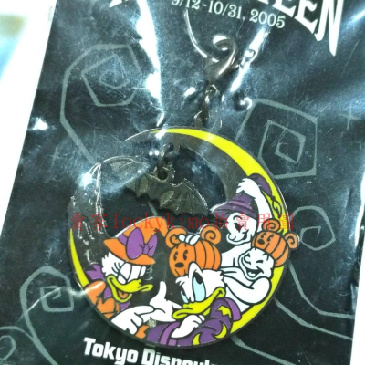 【唐老鴨 黛西 南瓜 萬聖節 HALLOWEEN 吊飾】迪士尼 Disney 蝙蝠 鬼魂 彎月 徽章 掛飾 Daisy